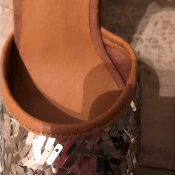 🛍absolutely adorable sequence wedges size 7 brand new! - Picture 5 of 5